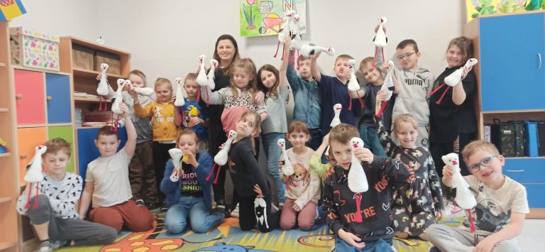 Read more about the article Warsztaty w Szkole Podstawowej nr. 1 w Lublińcu – Projekt „Mały Artysta”